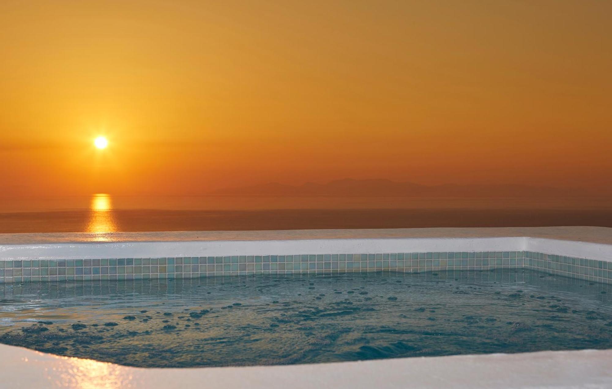 Aperanto Suites Oia Exterior foto